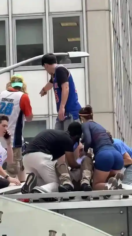 女子好心施救尼克斯球迷却遭多次亲吻，体育圈又现奇葩事件