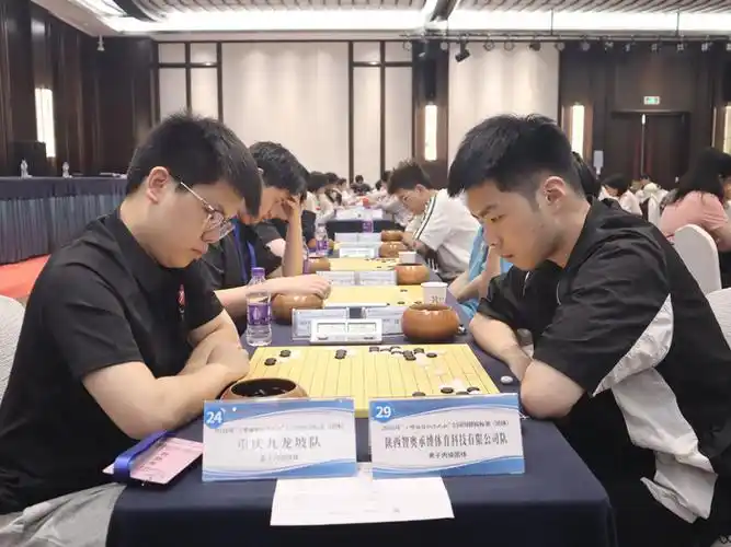 CBA常规赛激战正酣：北京男篮领跑积分榜，上海队青年军异军突起